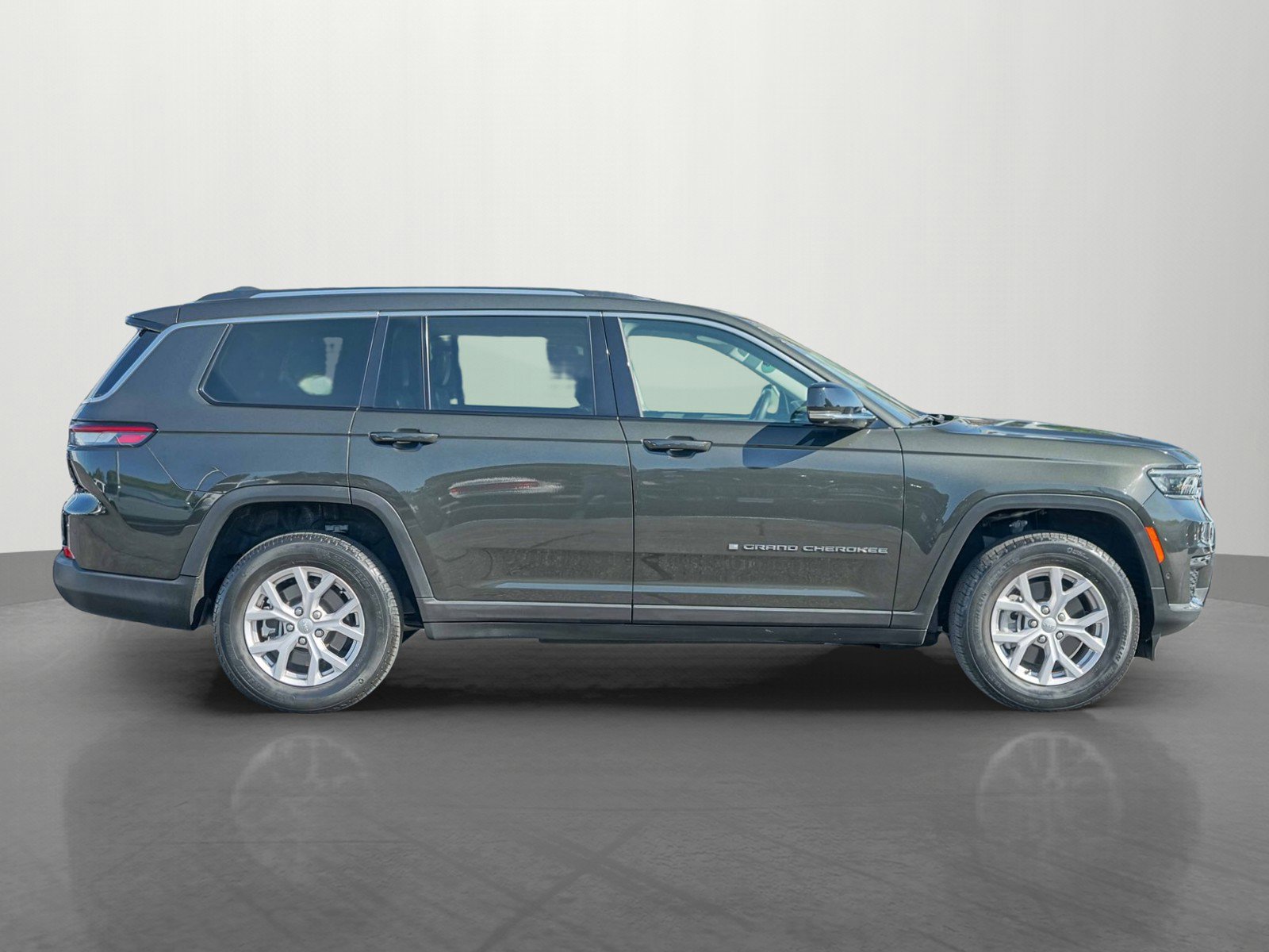 Used 2022 Jeep Grand Cherokee L Limited w/ Luxury Tech Group II image 8