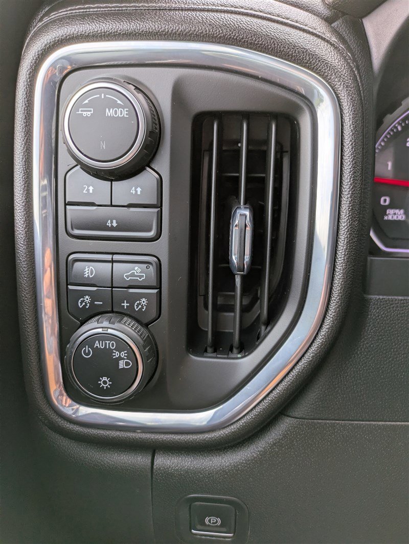 Used 2023 Chevrolet Silverado 2500 LT w/ Convenience Package image 29