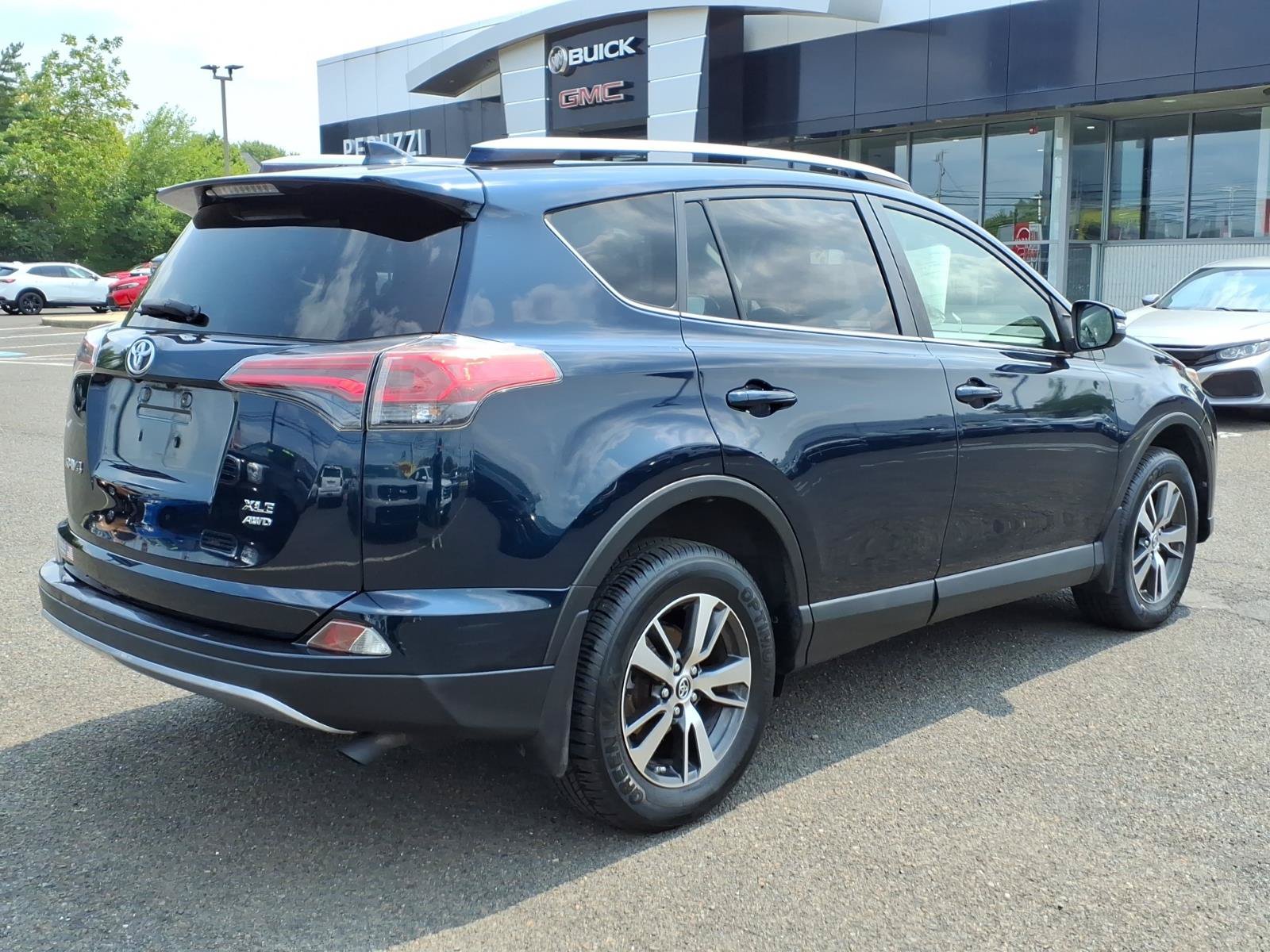 Used 2018 Toyota RAV4 XLE AWD/4WD image 2