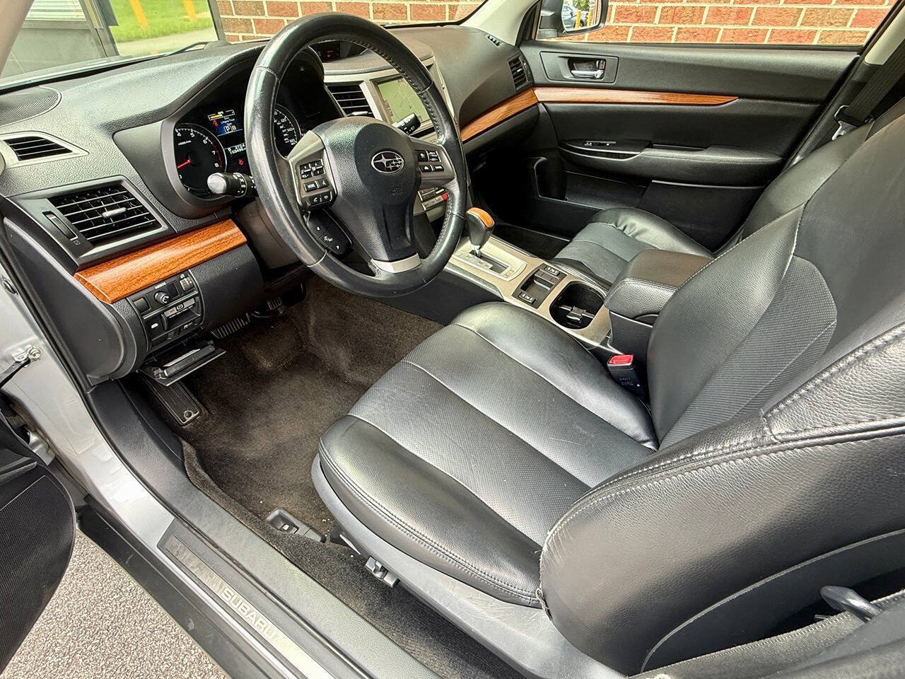 Used 2014 Subaru Outback 3.6R Limited AWD/4WD image 4
