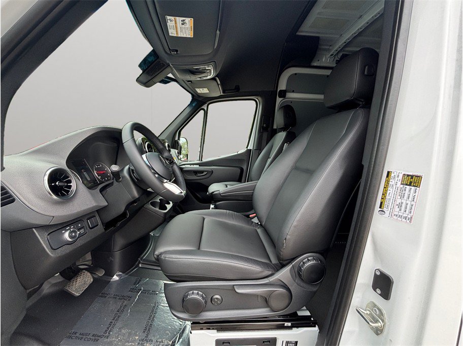 Used 2025 Mercedes-Benz Sprinter 3500 170 Extended Cargo image 2