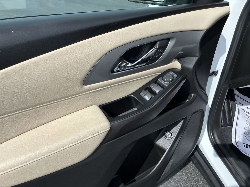 Used 2023 Chevrolet Traverse LT FWD image 13