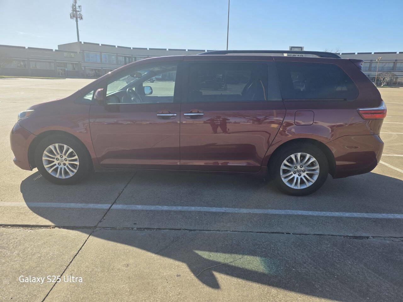 Used 2015 Toyota Sienna XLE image 8