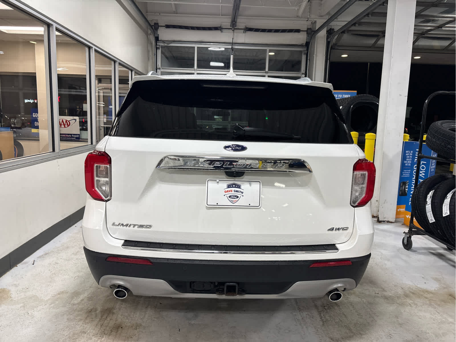 Used 2022 Ford Explorer Limited w/ Limited Technology Package image 6