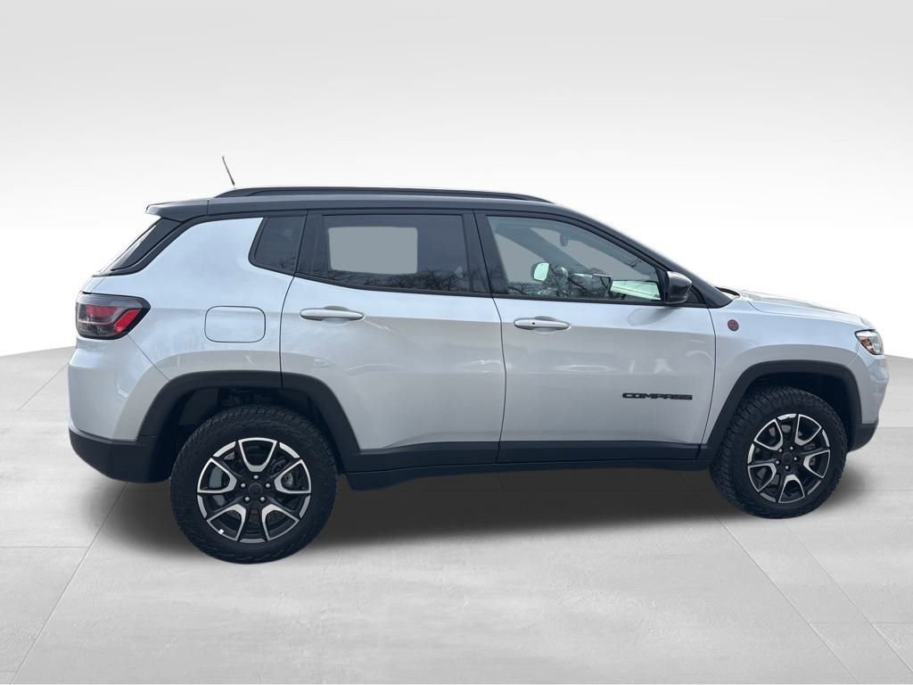 Used 2025 Jeep Compass Trailhawk w/ Trailhawk Elite Group image 13
