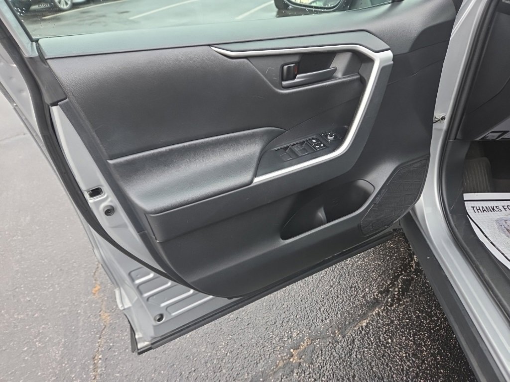 Used 2021 Toyota RAV4 LE image 13