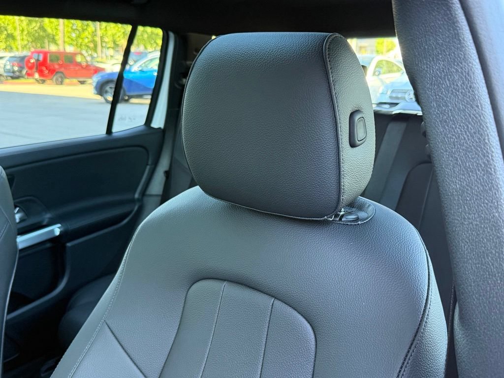 New 2026 Mercedes-Benz GLB 250 image 3