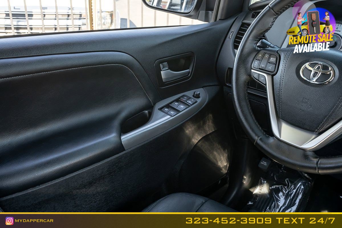 Used 2017 Toyota Sienna SE FWD image 20
