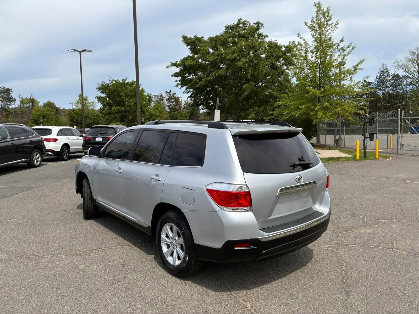 Used 2012 Toyota Highlander SE w/ Tow Pkg AWD/4WD image 14