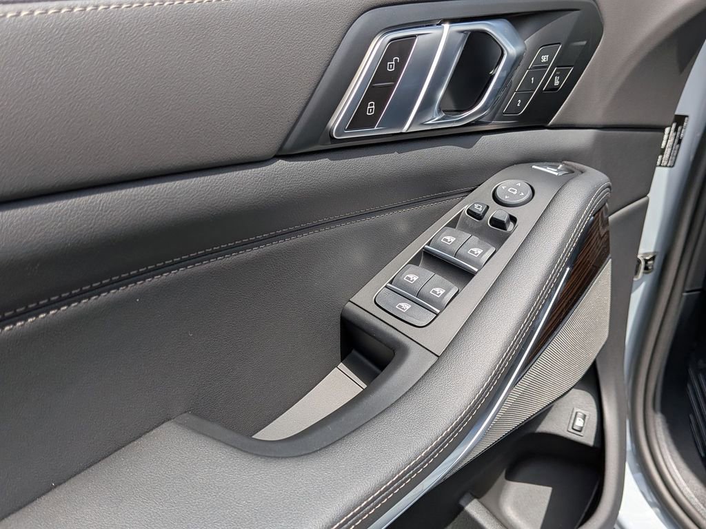 New 2026 BMW X5 xDrive50e image 14