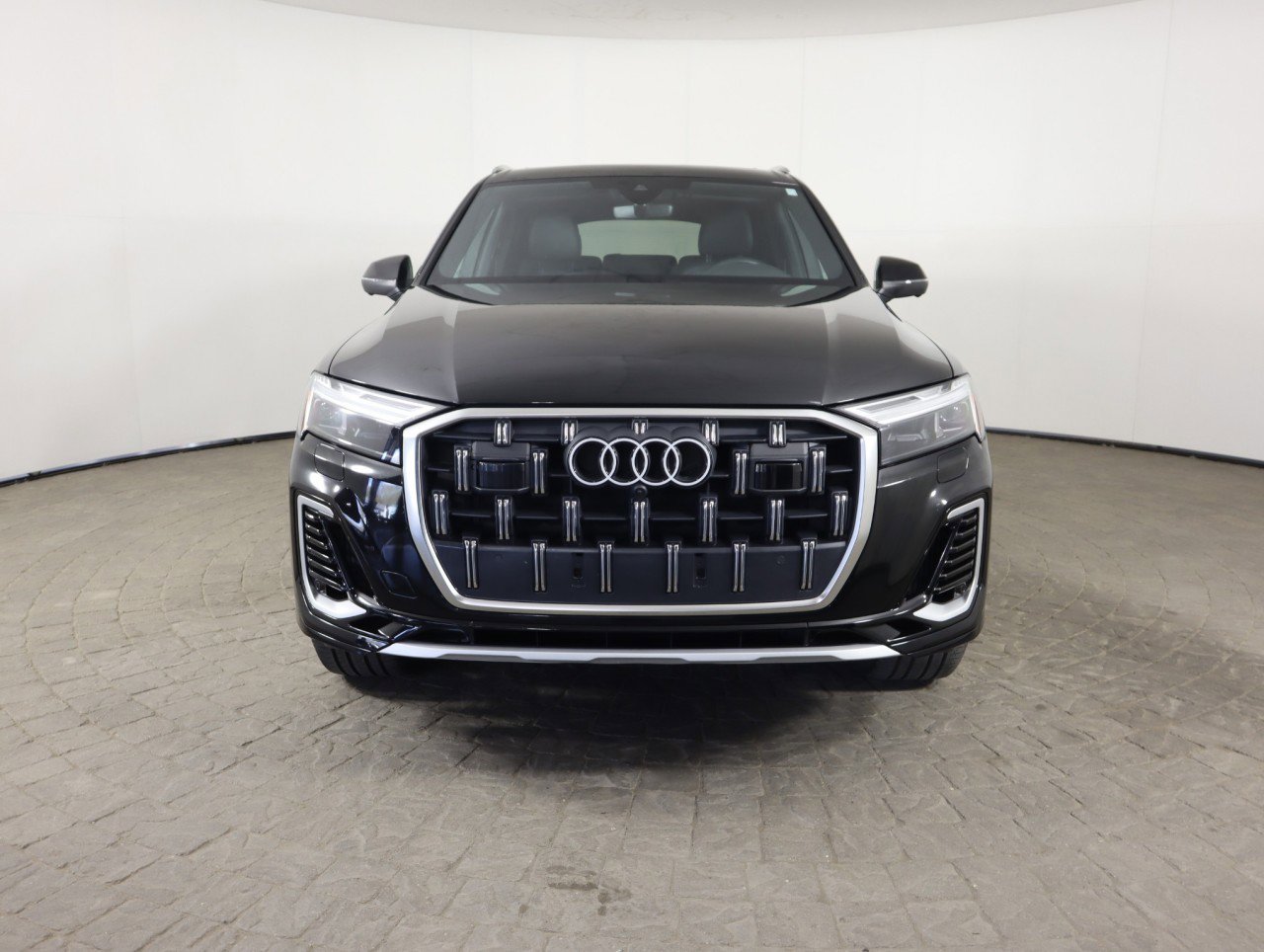 Used 2025 Audi Q7 3.0T Premium Plus image 2