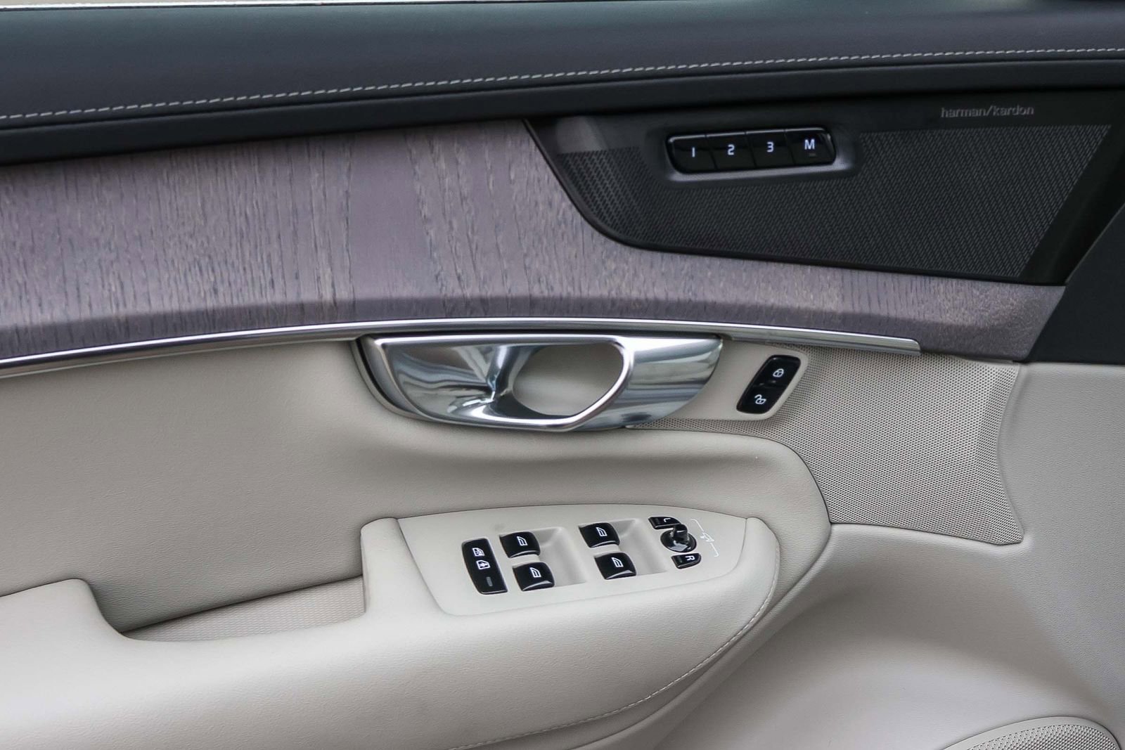 New 2026 Volvo XC90 T8 Ultra w/ Protection Package Premier image 33