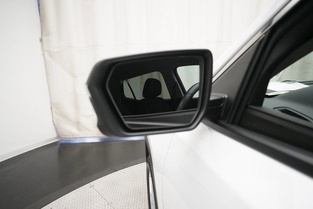 Used 2023 GMC Terrain SLE w/ Driver Convenience Package image 25