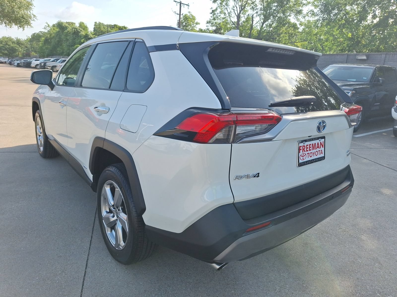 Used 2021 Toyota RAV4 Limited w/ Limited Grade Weather Package AWD/4WD image 4