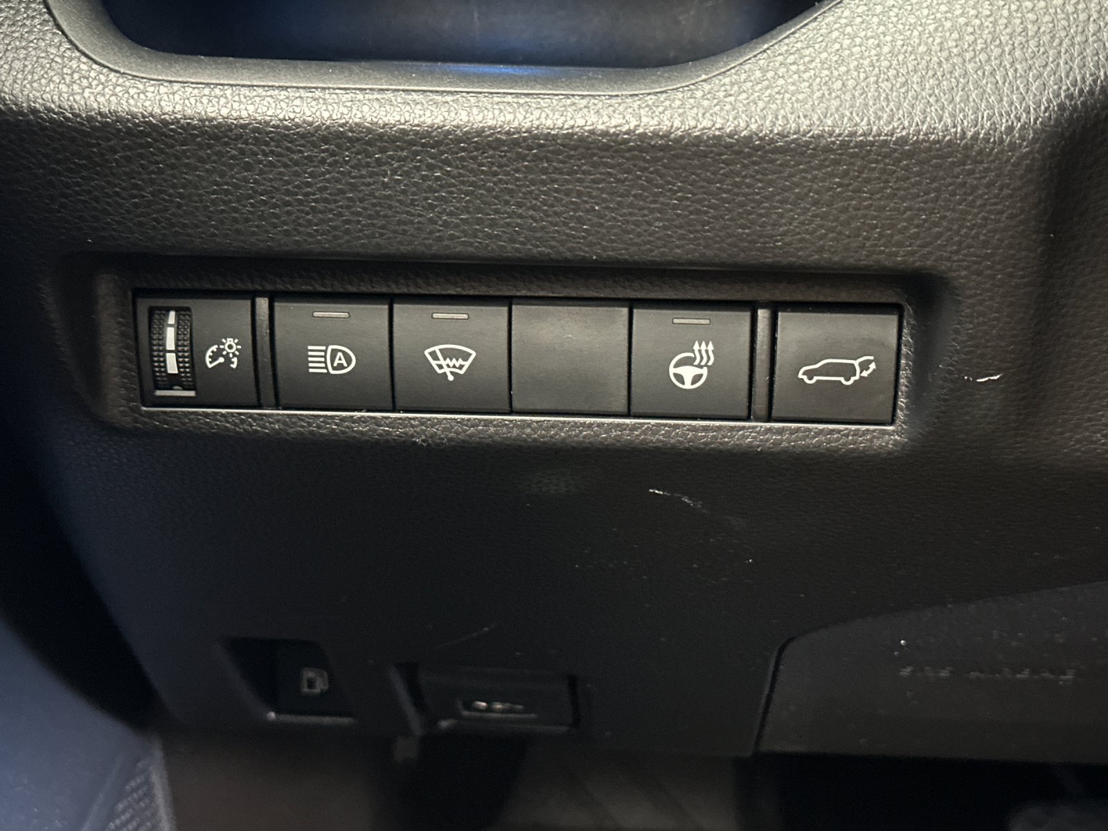 Used 2021 Toyota RAV4 XSE w/ Weather Package AWD/4WD image 33
