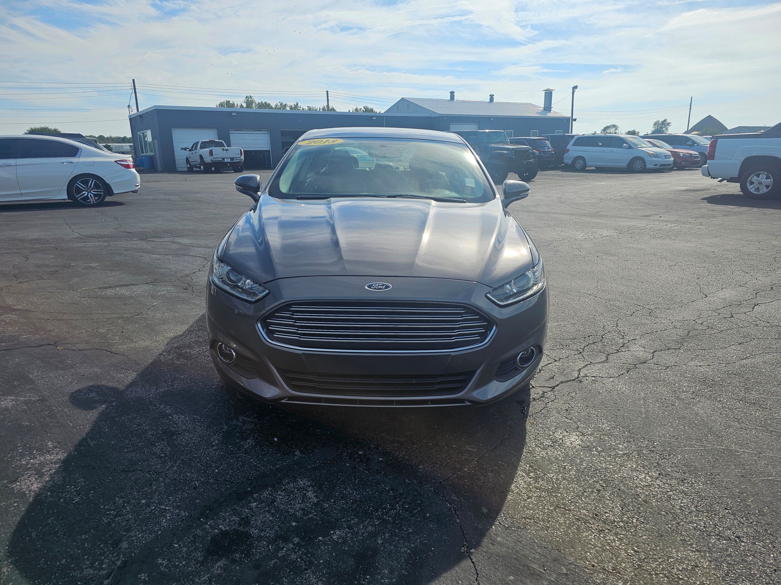 Used 2013 Ford Fusion SE FWD image 2