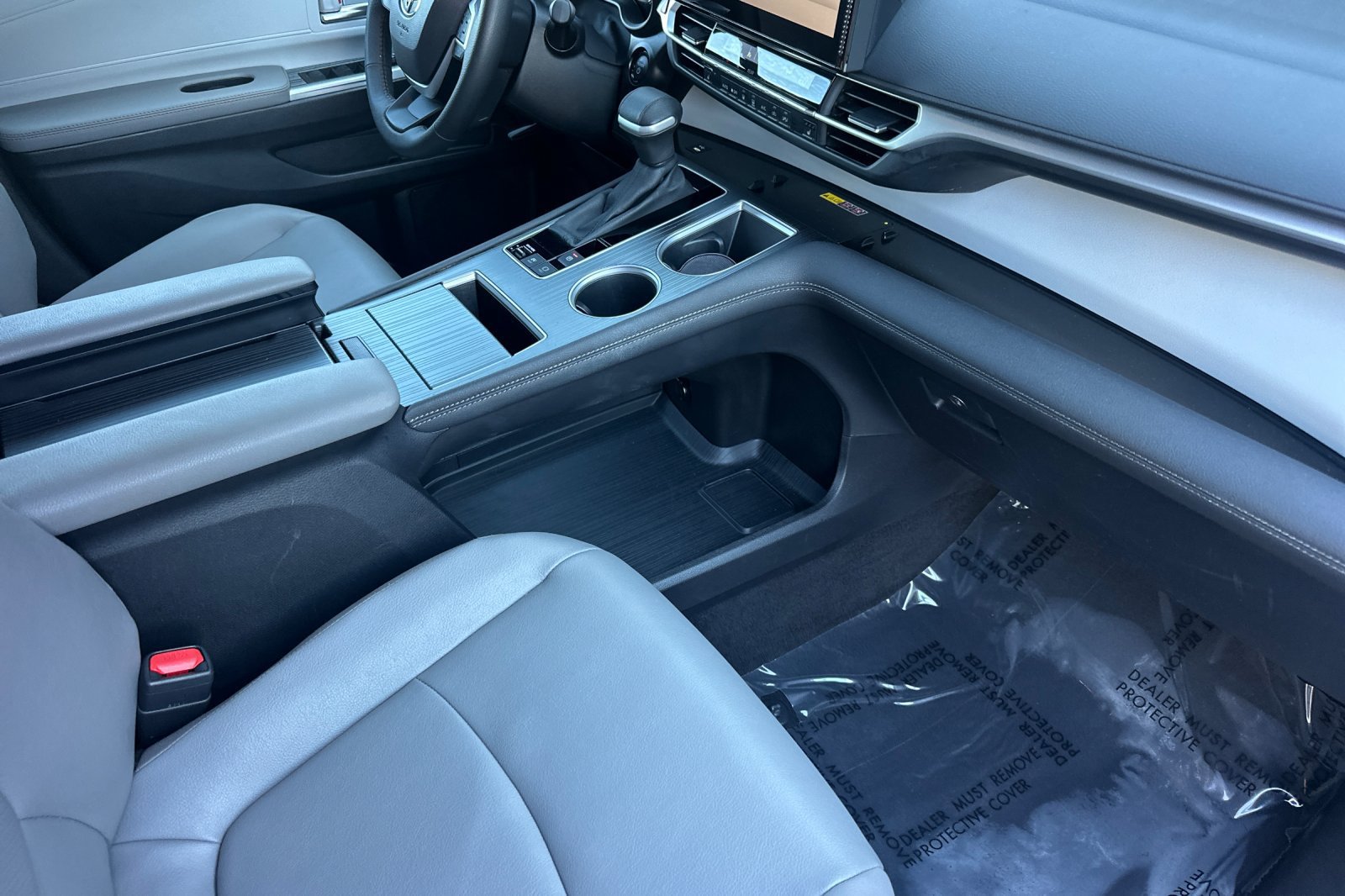 Certified 2025 Toyota Sienna XLE FWD image 19