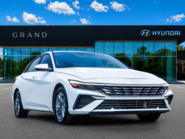 Used 2024 Hyundai Elantra Blue FWD image 8