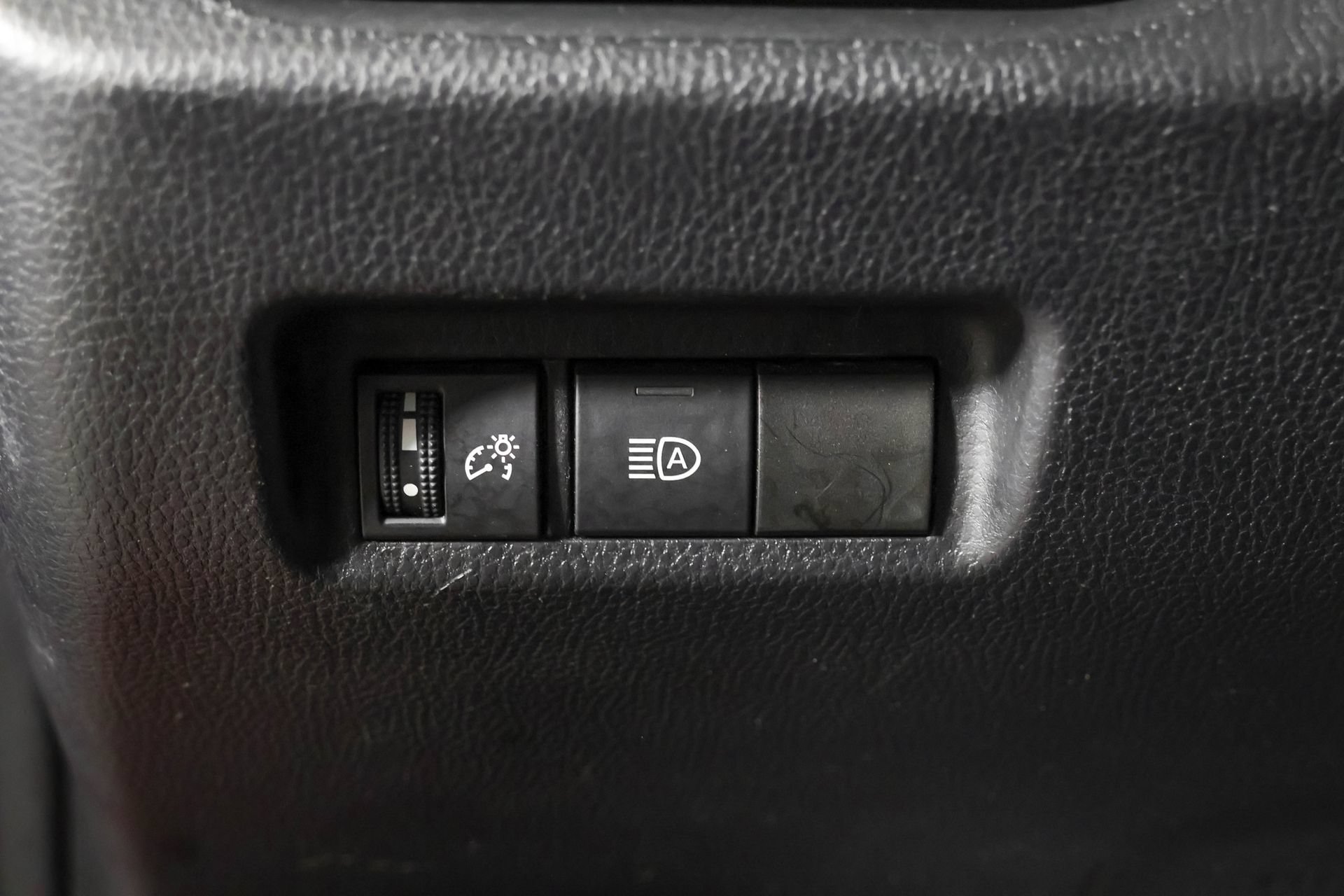 Used 2022 Toyota RAV4 LE AWD/4WD image 23