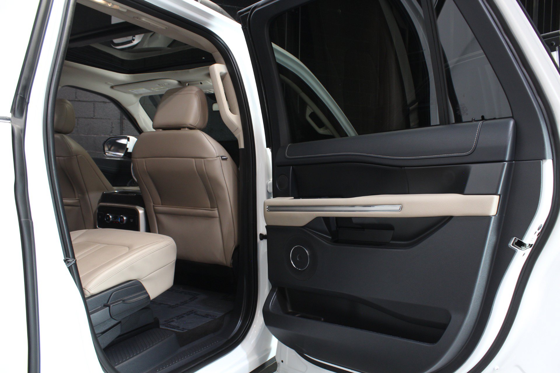 Used 2023 Ford Expedition Max Limited AWD/4WD image 44