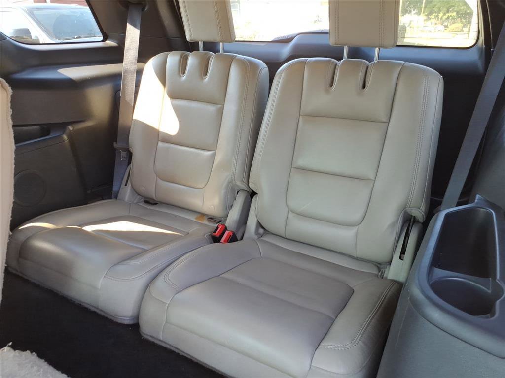 Used 2014 Ford Explorer XLT w/ Equipment Group 202A image 5