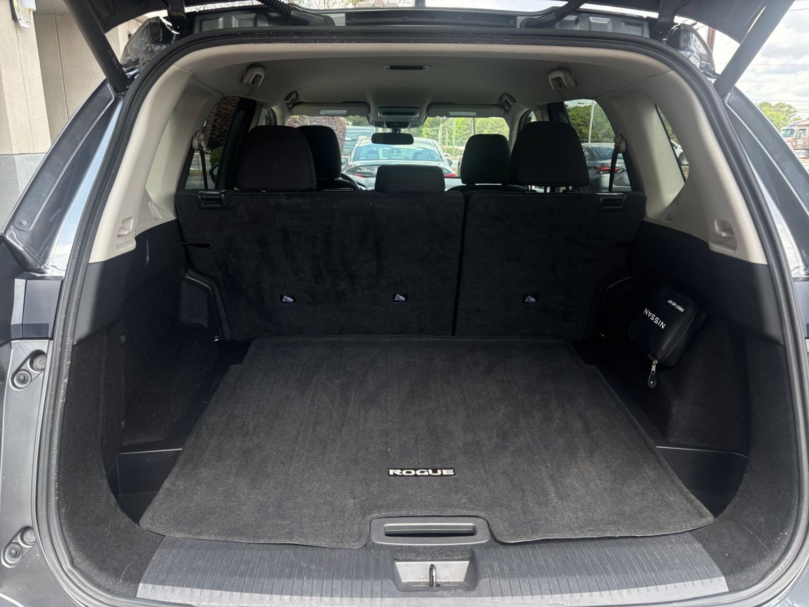 Used 2025 Nissan Rogue SV FWD image 33