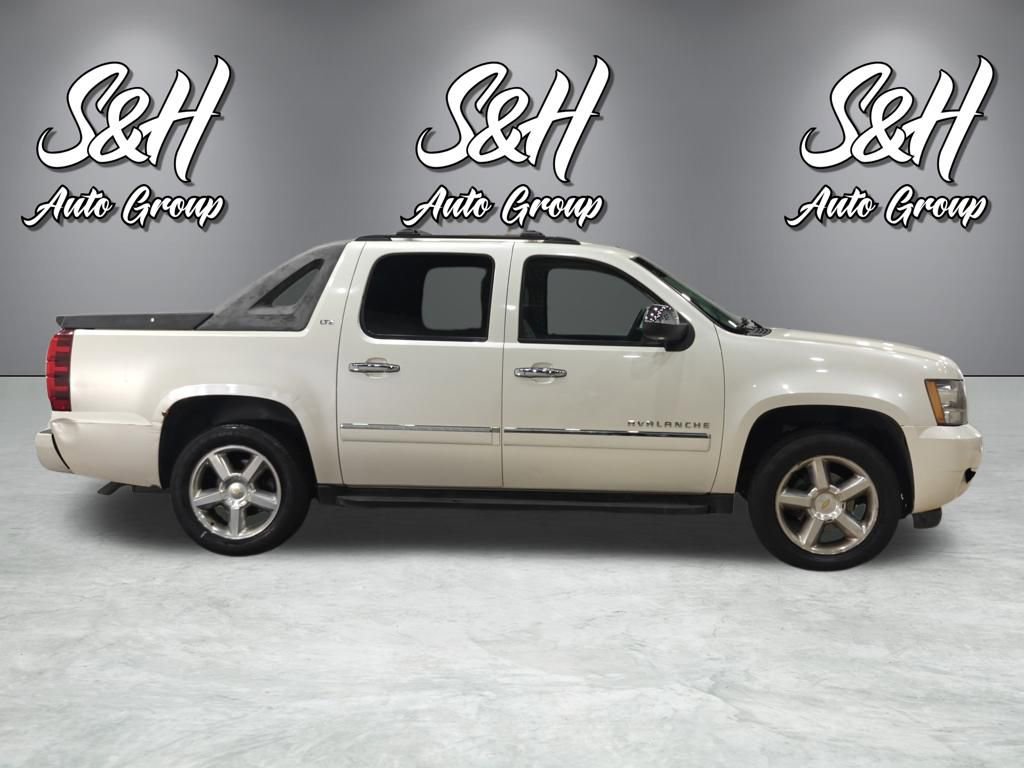 Used 2011 Chevrolet Avalanche LTZ AWD/4WD image 29