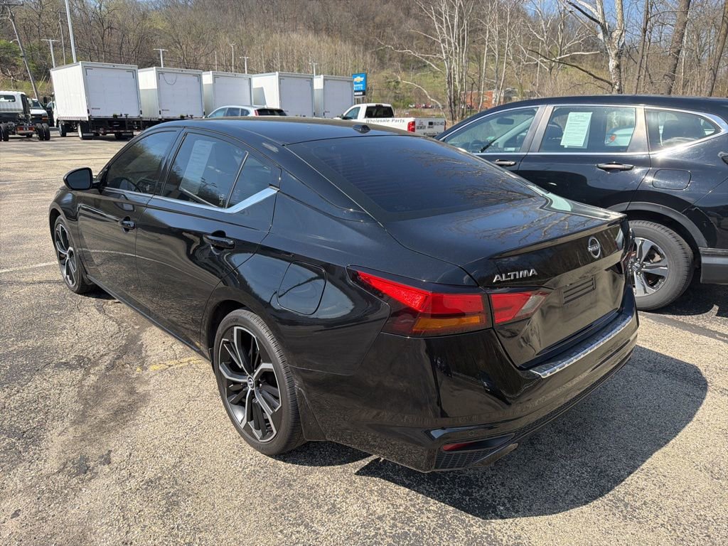 Used 2023 Nissan Altima 2.5 SR w/ SR Premium Package image 11