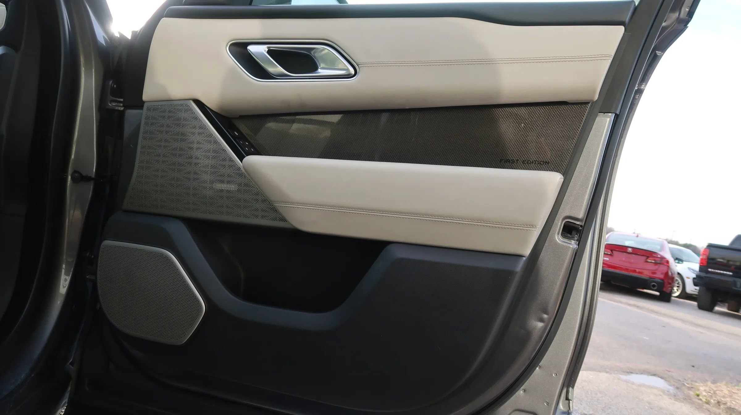 Used 2018 Land Rover Range Rover Velar image 49