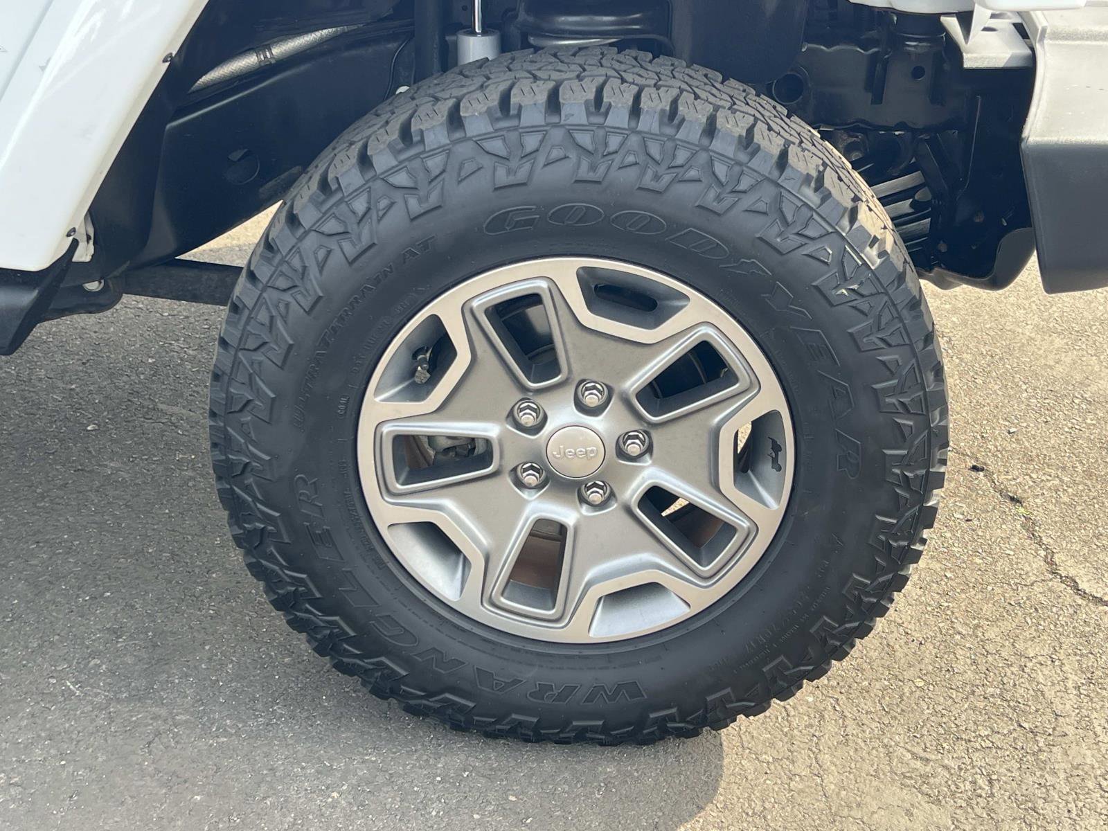 Used 2016 Jeep Wrangler Unlimited Rubicon w/ Connectivity Group image 28