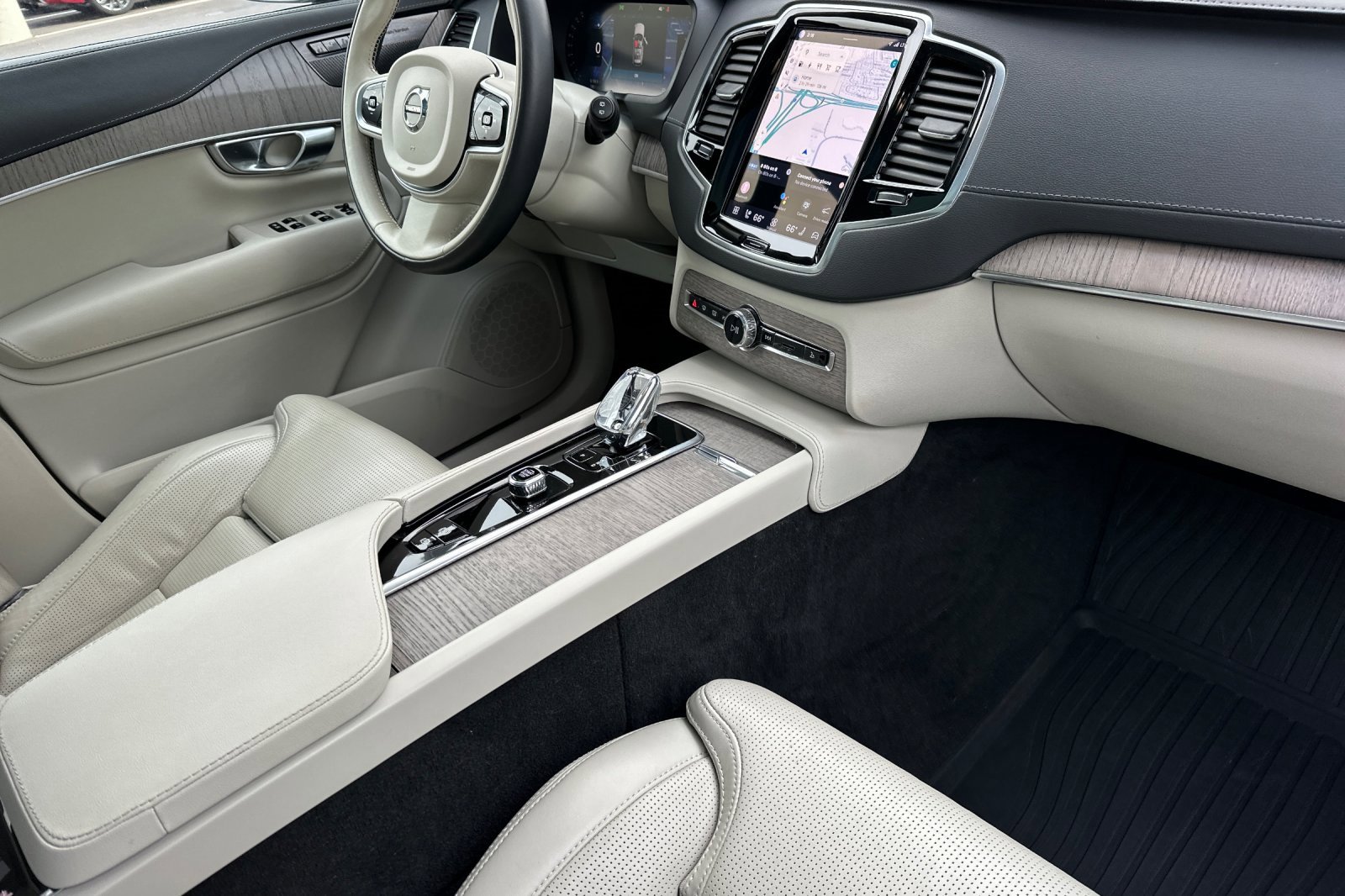 Used 2023 Volvo XC90 T8 Ultimate image 18