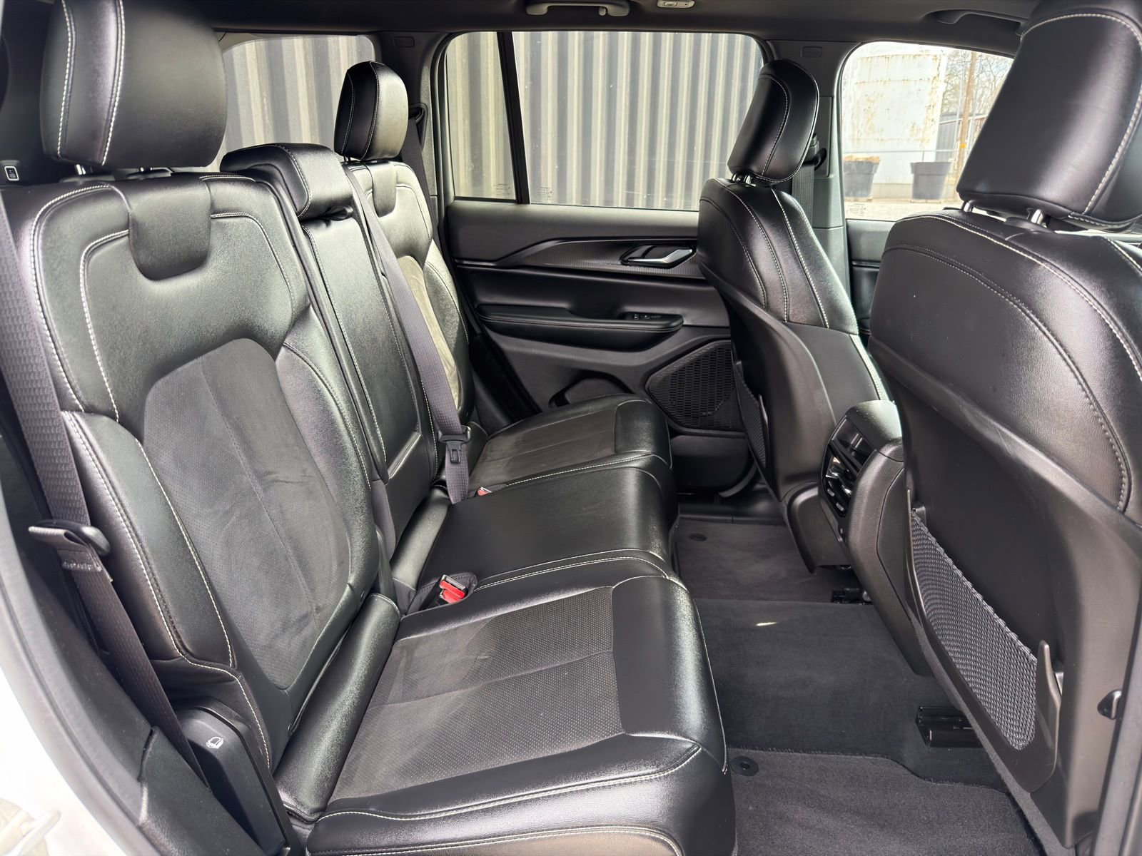 Used 2024 Jeep Grand Cherokee Altitude image 33