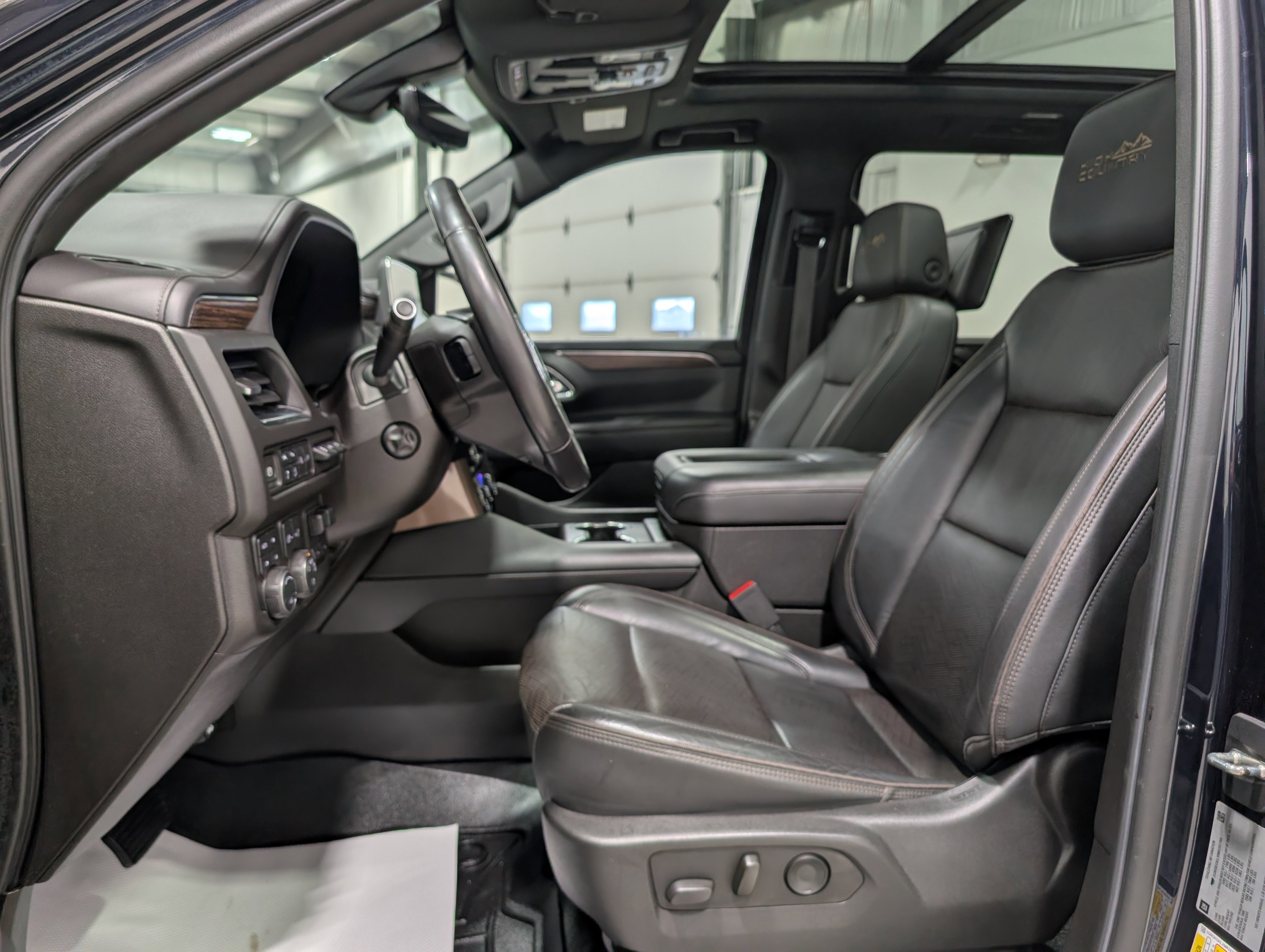 Used 2021 Chevrolet Suburban High Country AWD/4WD image 16