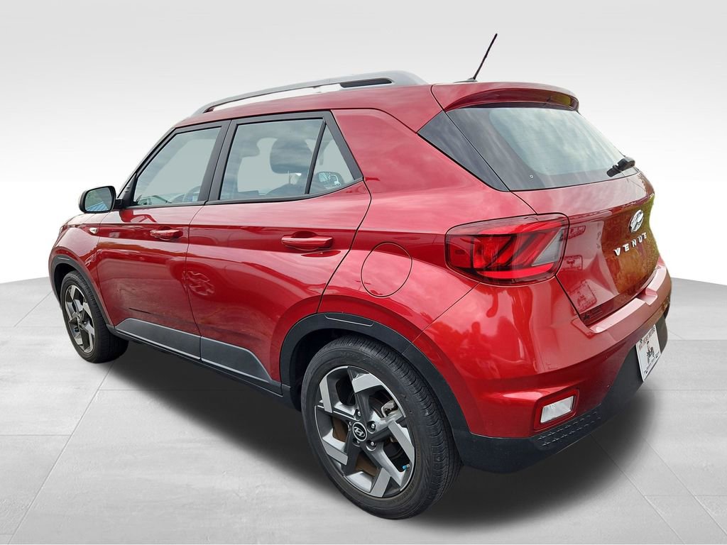 Used 2023 Hyundai Venue SEL FWD image 4