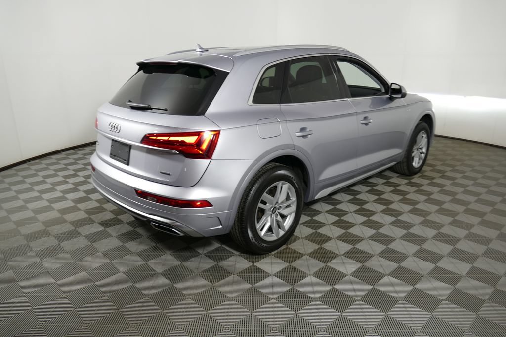 Certified 2022 Audi Q5 2.0T Premium w/ Convenience Package AWD/4WD image 3