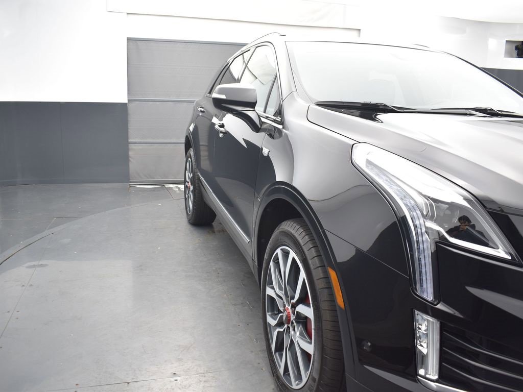 Certified 2024 Cadillac XT5 Sportv w/ LPO, Red Accent Package image 36