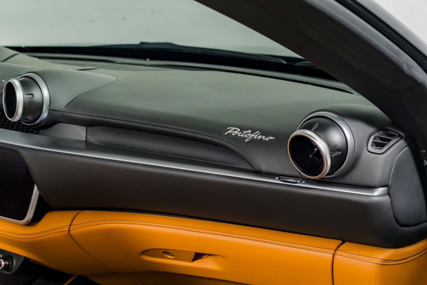 Used 2020 Ferrari Portofino image 39