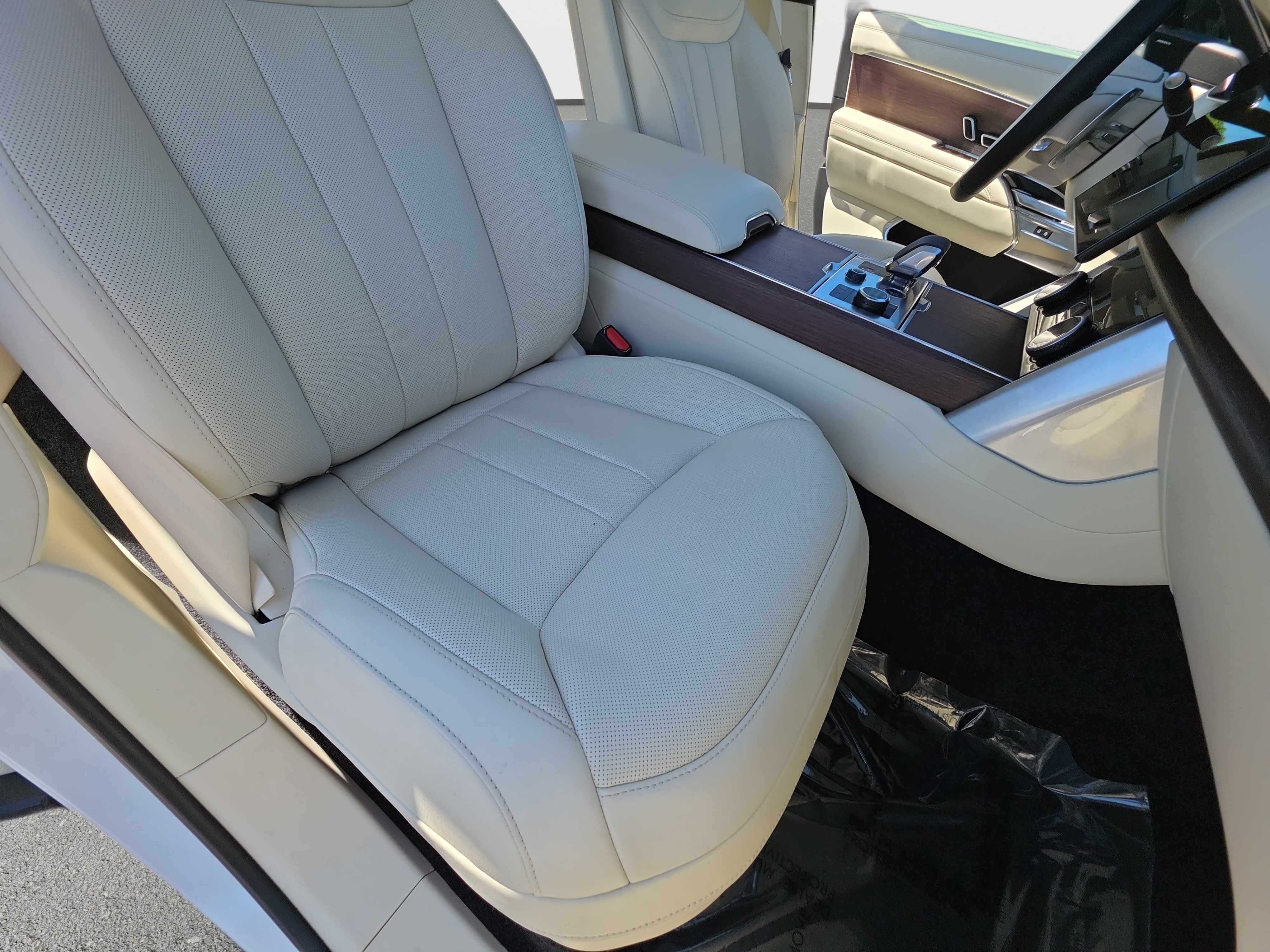 Certified 2023 Land Rover Range Rover SE AWD/4WD image 10