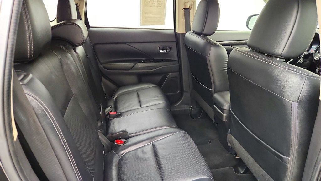 Used 2016 Mitsubishi Outlander GT AWD/4WD image 22