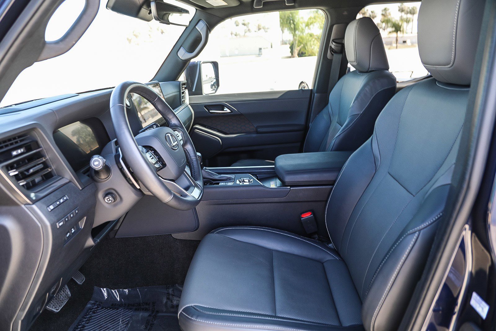 Used 2025 Lexus GX 550 w/ Accessory Package (Z1) image 17