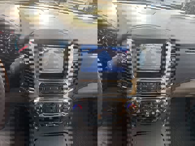 Used 2017 Chevrolet Suburban Premier image 24