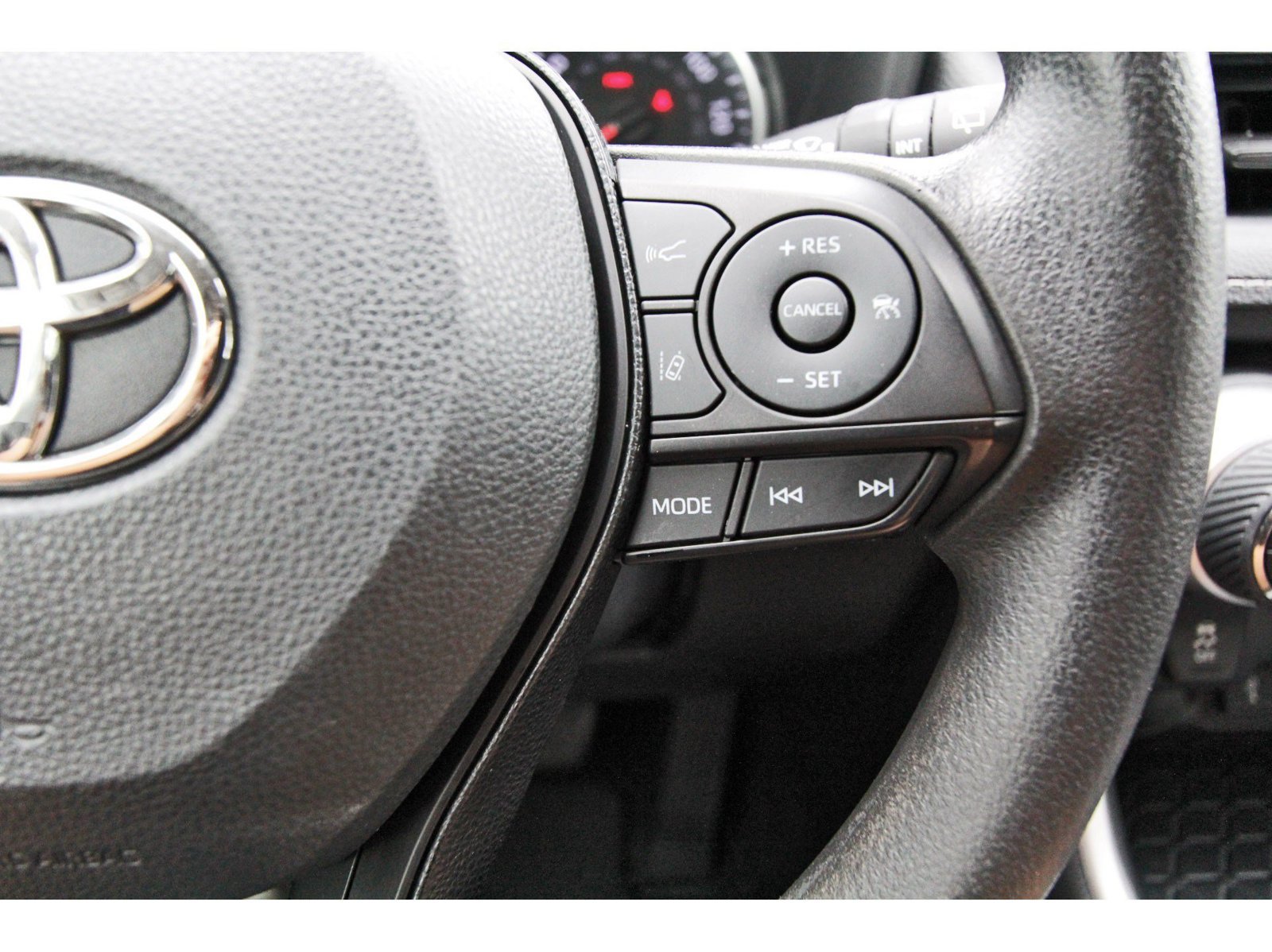 Used 2021 Toyota RAV4 XLE FWD image 16