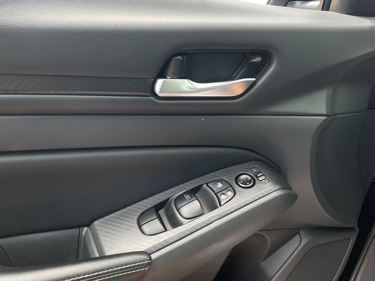 Used 2025 Nissan Altima 2.5 SV FWD image 18