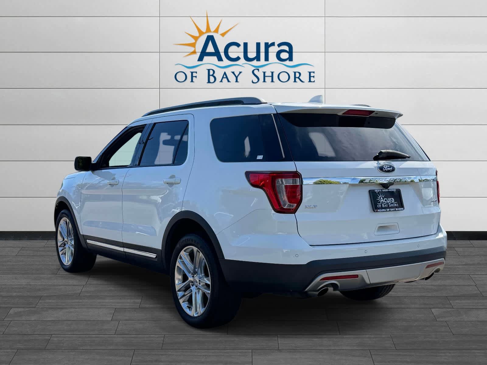 Used 2017 Ford Explorer XLT w/ Equipment Group 202A AWD/4WD image 5