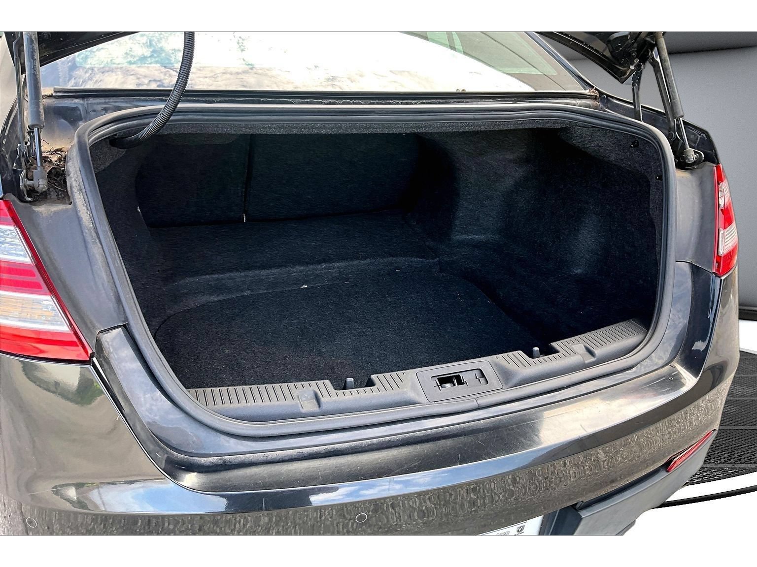 Used 2013 Ford Taurus Limited FWD image 40