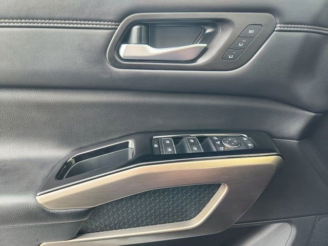 Used 2024 Nissan Pathfinder Platinum w/ Cargo Package image 24