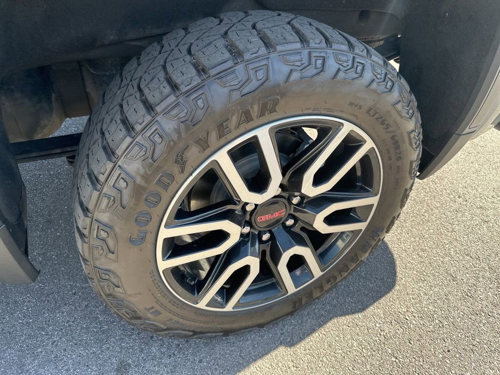 Used 2024 GMC Sierra 1500 AT4 w/ Technology Package AWD/4WD image 9