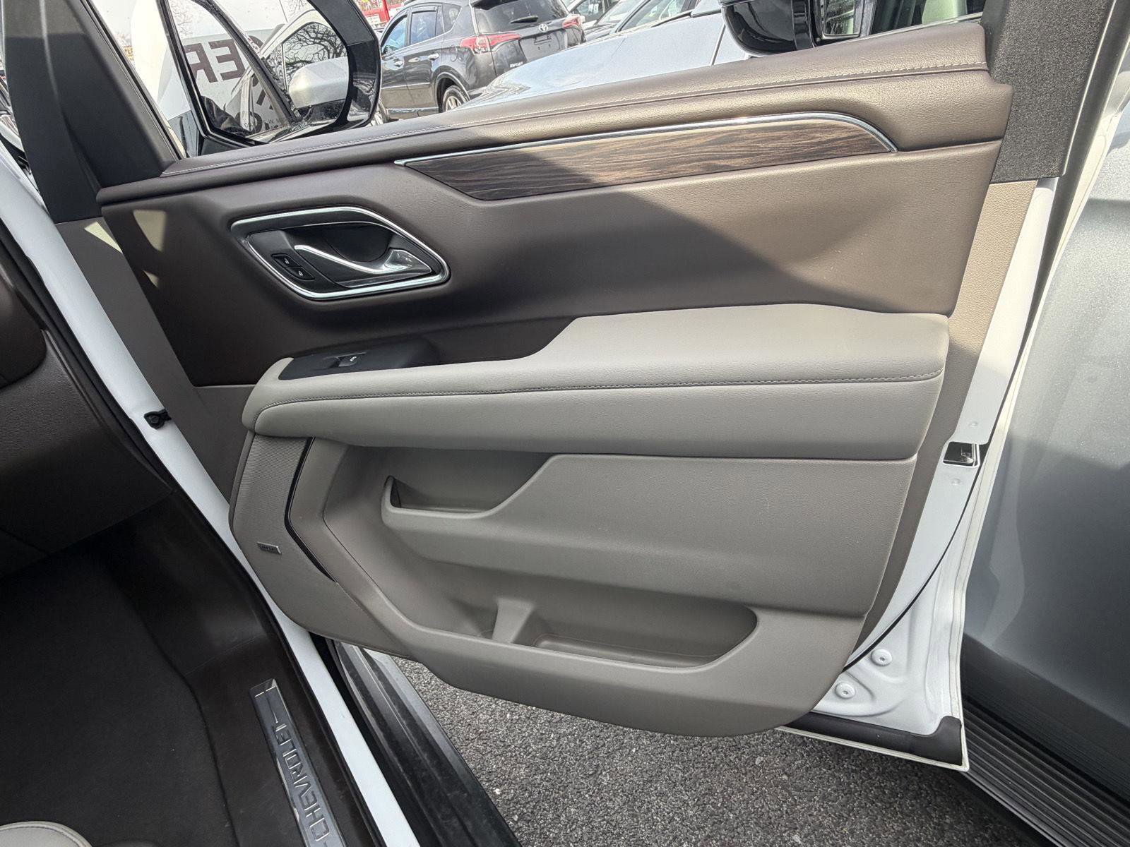 Used 2024 Chevrolet Suburban LT image 23