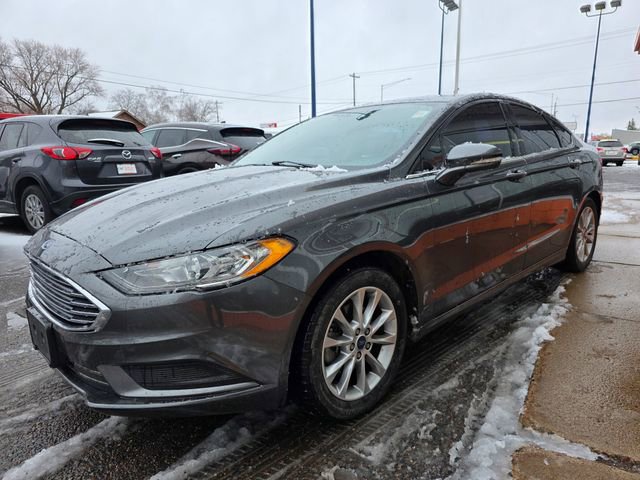 Used 2017 Ford Fusion SE w/ Fusion SE Technology Package FWD image 3