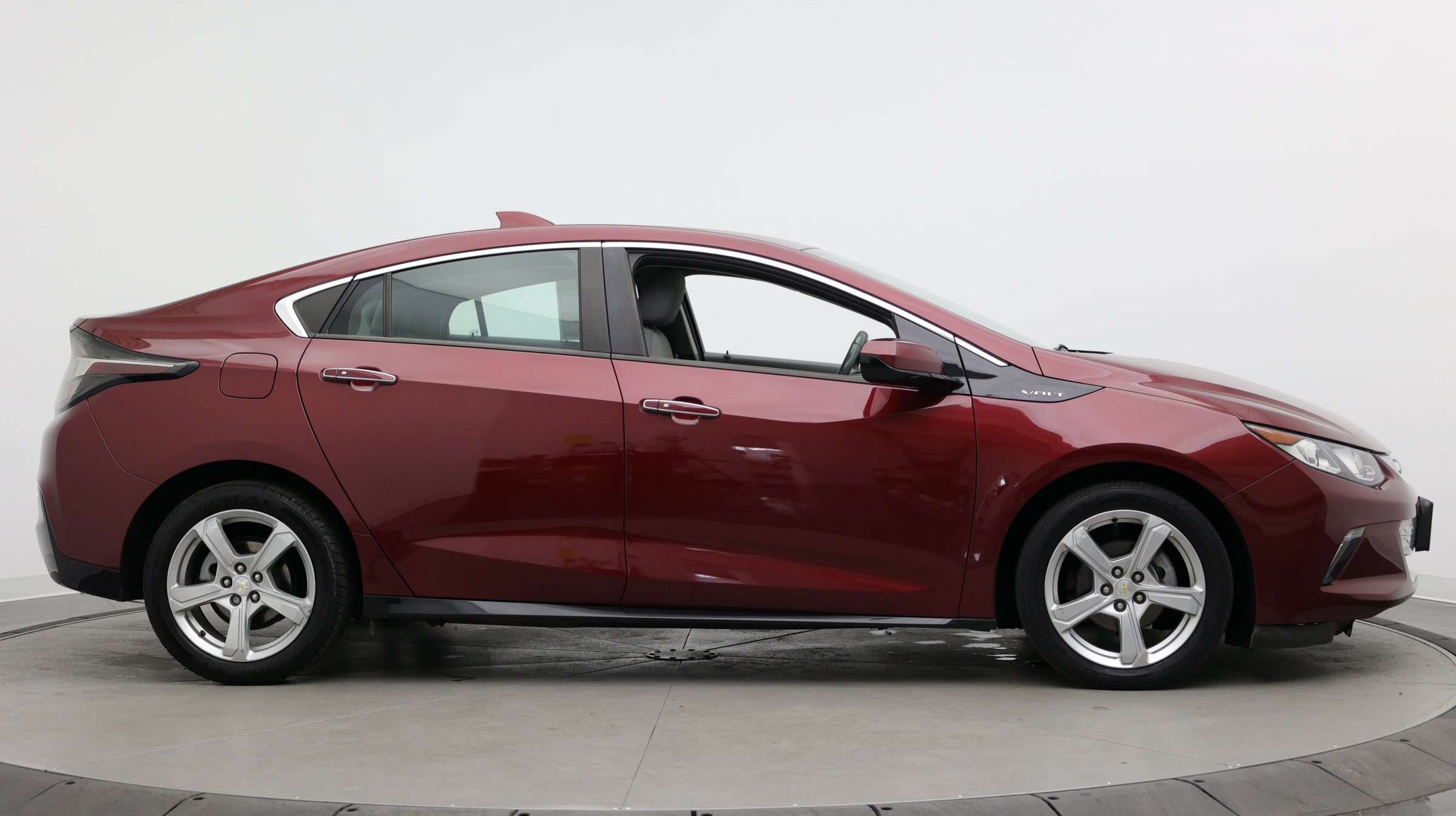 Used 2017 Chevrolet Volt LT w/ Comfort Package FWD image 8